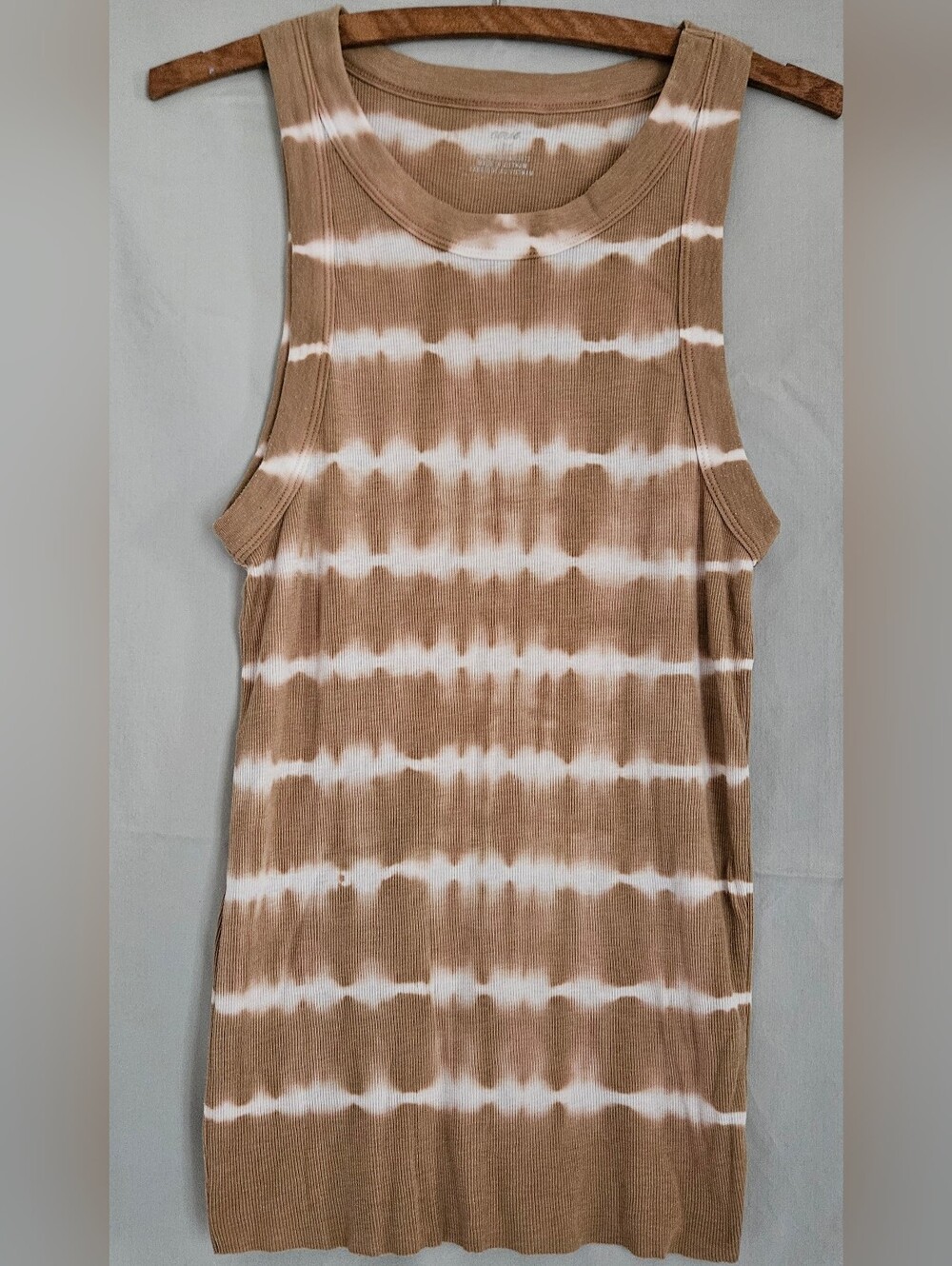 Aerie Sleeveless Tie-Dye Long Ribbed Tank Top in Tan and White
